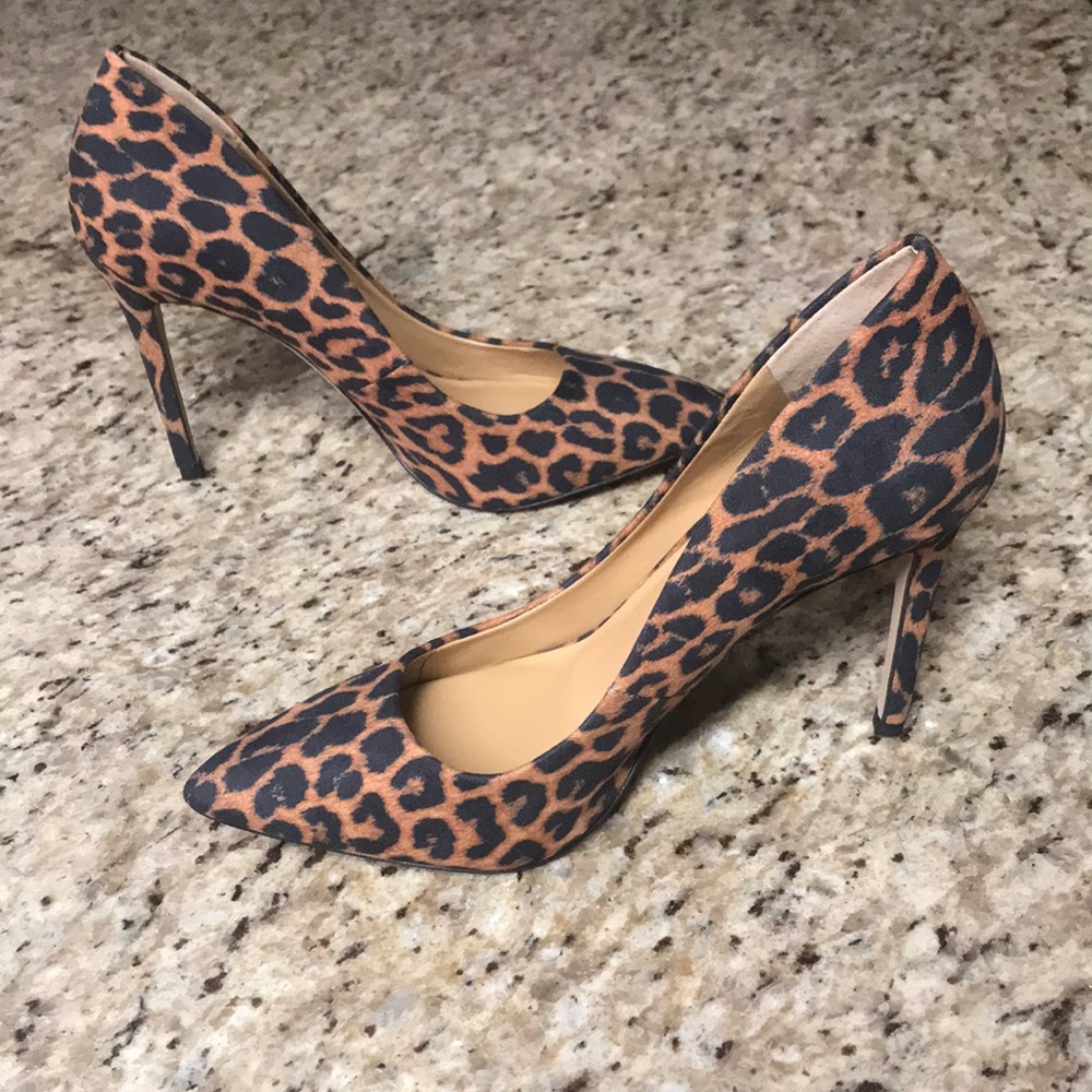 Brand new Jessica Simpson cheetah print high heels size 8